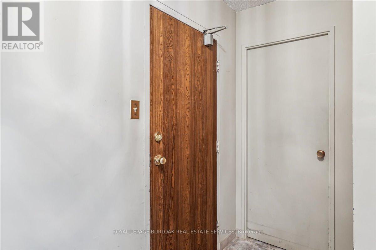 206 - 700 Dynes Road, Burlington, Ontario  L7N 3M2 - Photo 4 - W12200052