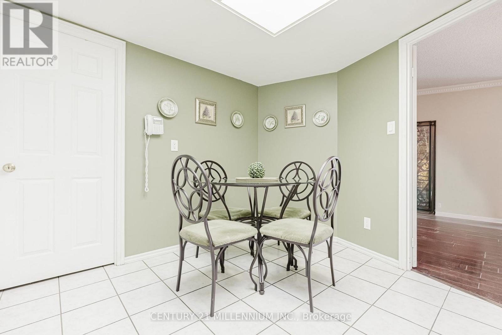 210 - 1230 Marlborough Court, Oakville, Ontario  L6H 3K6 - Photo 11 - W12200074