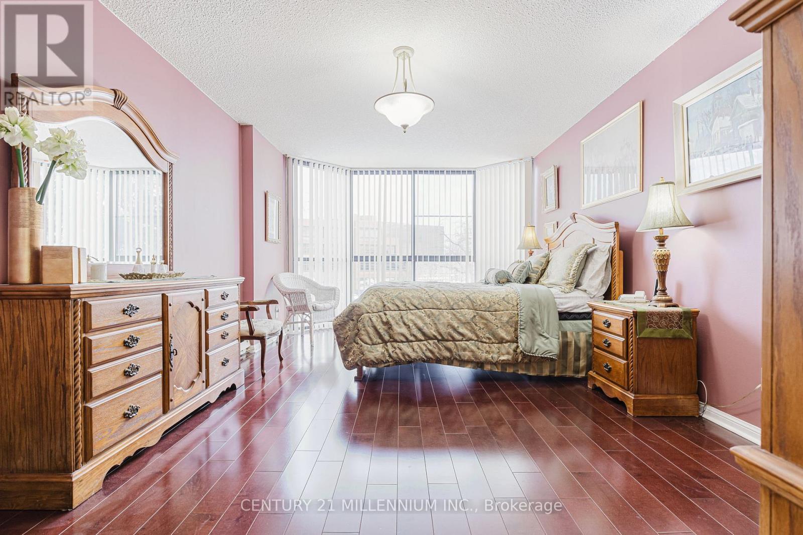 210 - 1230 Marlborough Court, Oakville, Ontario  L6H 3K6 - Photo 14 - W12200074