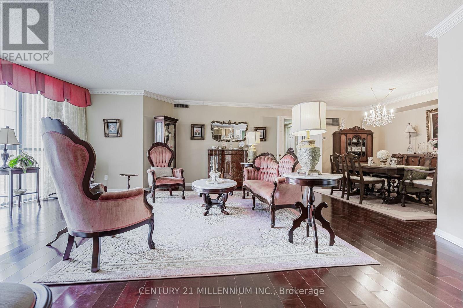 210 - 1230 Marlborough Court, Oakville, Ontario  L6H 3K6 - Photo 5 - W12200074
