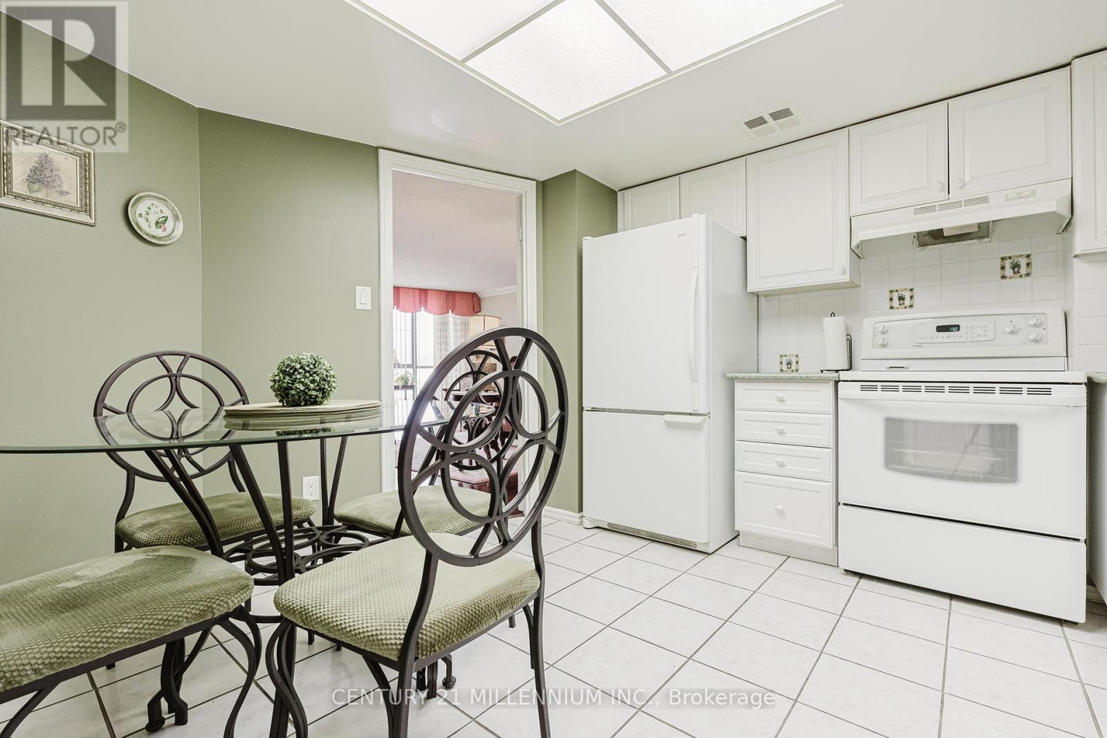 210 - 1230 Marlborough Court, Oakville, Ontario  L6H 3K6 - Photo 9 - W12200074