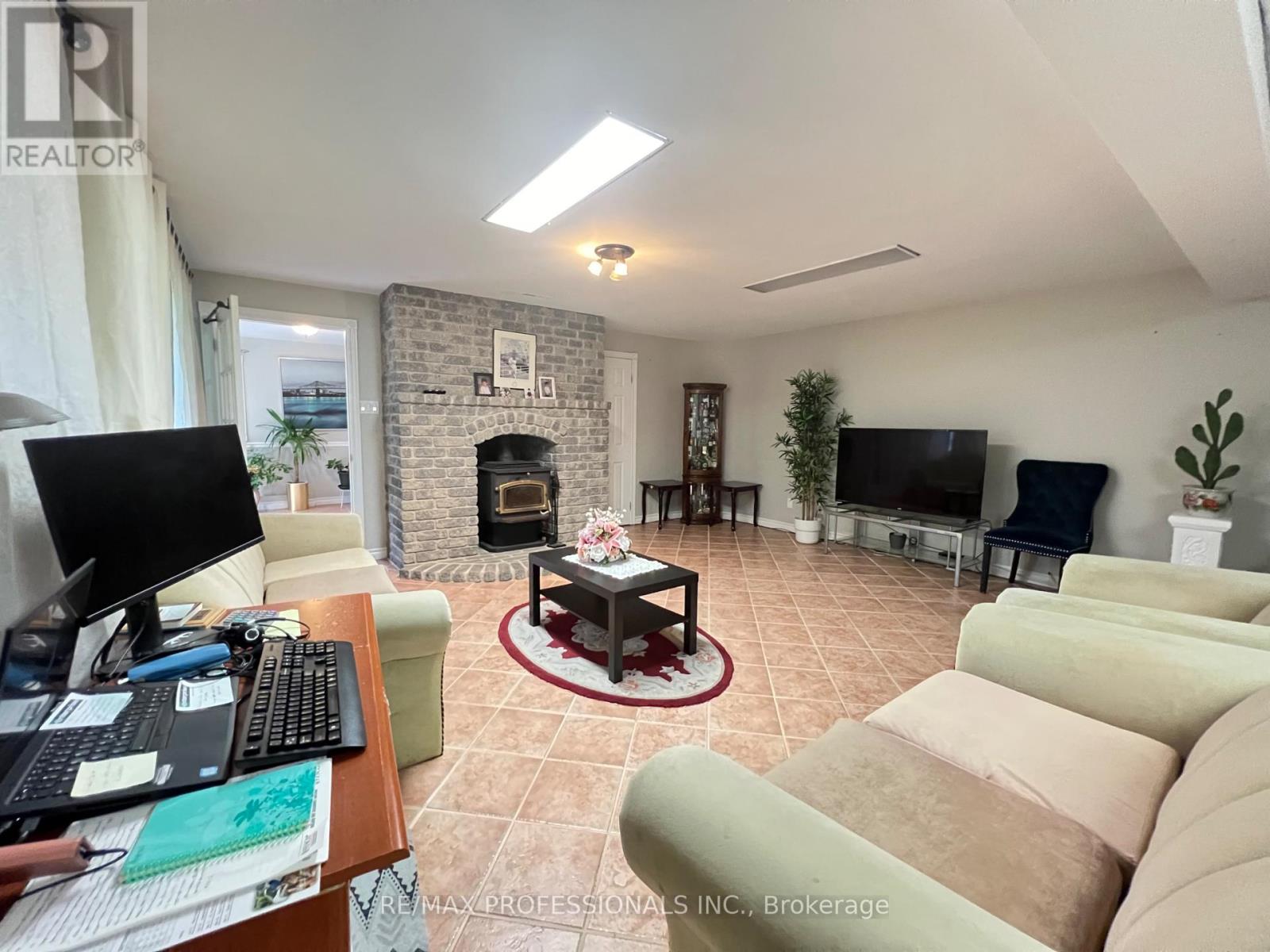 12 Deer Run Crescent, Halton Hills, Ontario  L7J 2L7 - Photo 24 - W12200102