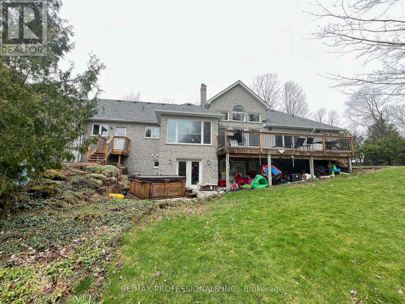 12 Deer Run Crescent, Halton Hills, Ontario  L7J 2L7 - Photo 34 - W12200102