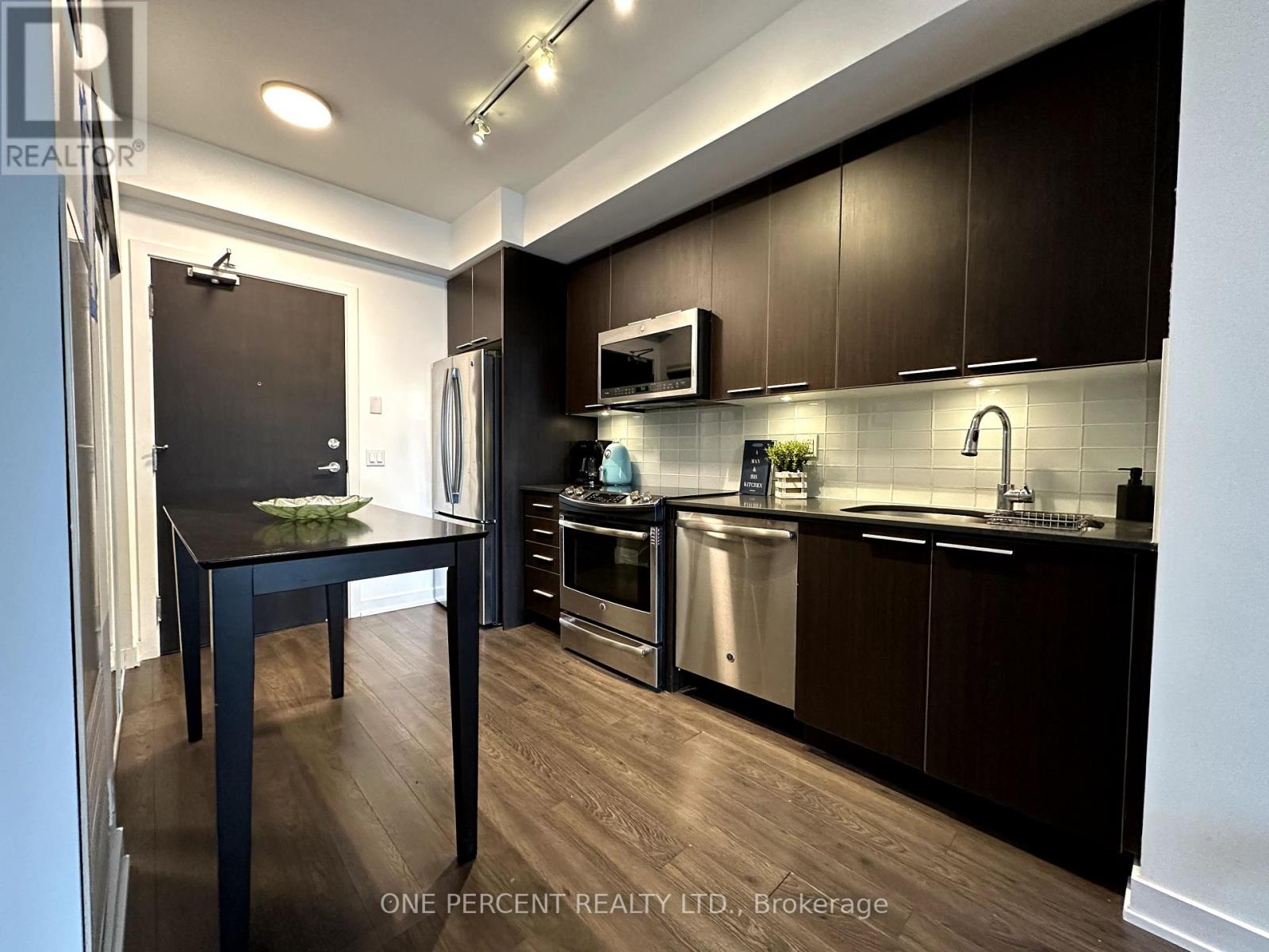 2106 - 10 Park Lawn Road, Toronto, Ontario  M8V 0H9 - Photo 3 - W12200108
