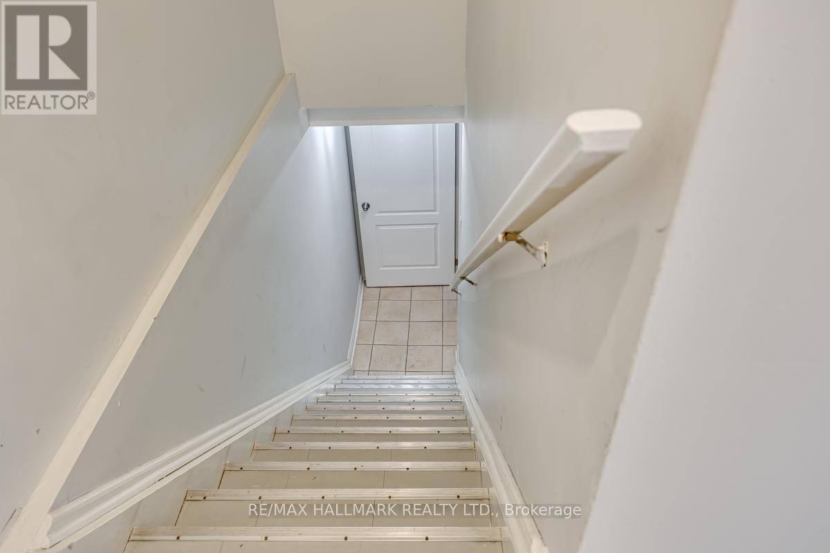 12 Snider Avenue, Toronto (Briar Hill-Belgravia), Ontario  M6E 4R9 - Photo 18 - W12200136