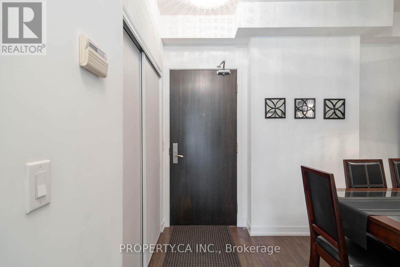 704 - 840 Queens Plate Drive, Toronto, Ontario  M9W 0E7 - Photo 2 - W12200143