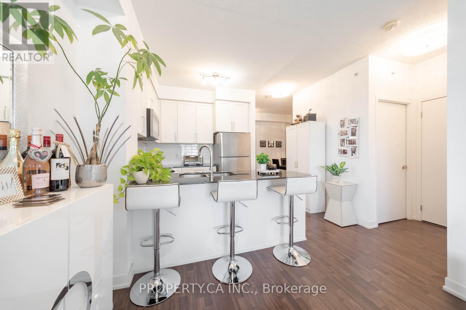 704 - 840 Queens Plate Drive, Toronto, Ontario  M9W 0E7 - Photo 6 - W12200143