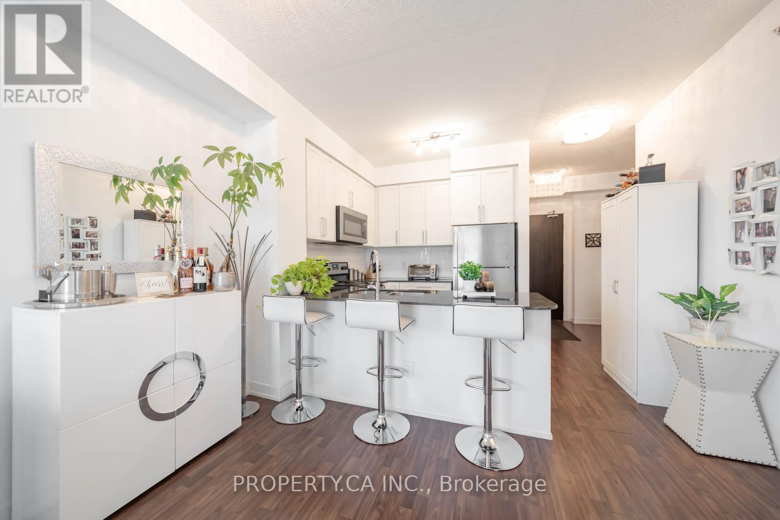 704 - 840 Queens Plate Drive, Toronto, Ontario  M9W 0E7 - Photo 7 - W12200143