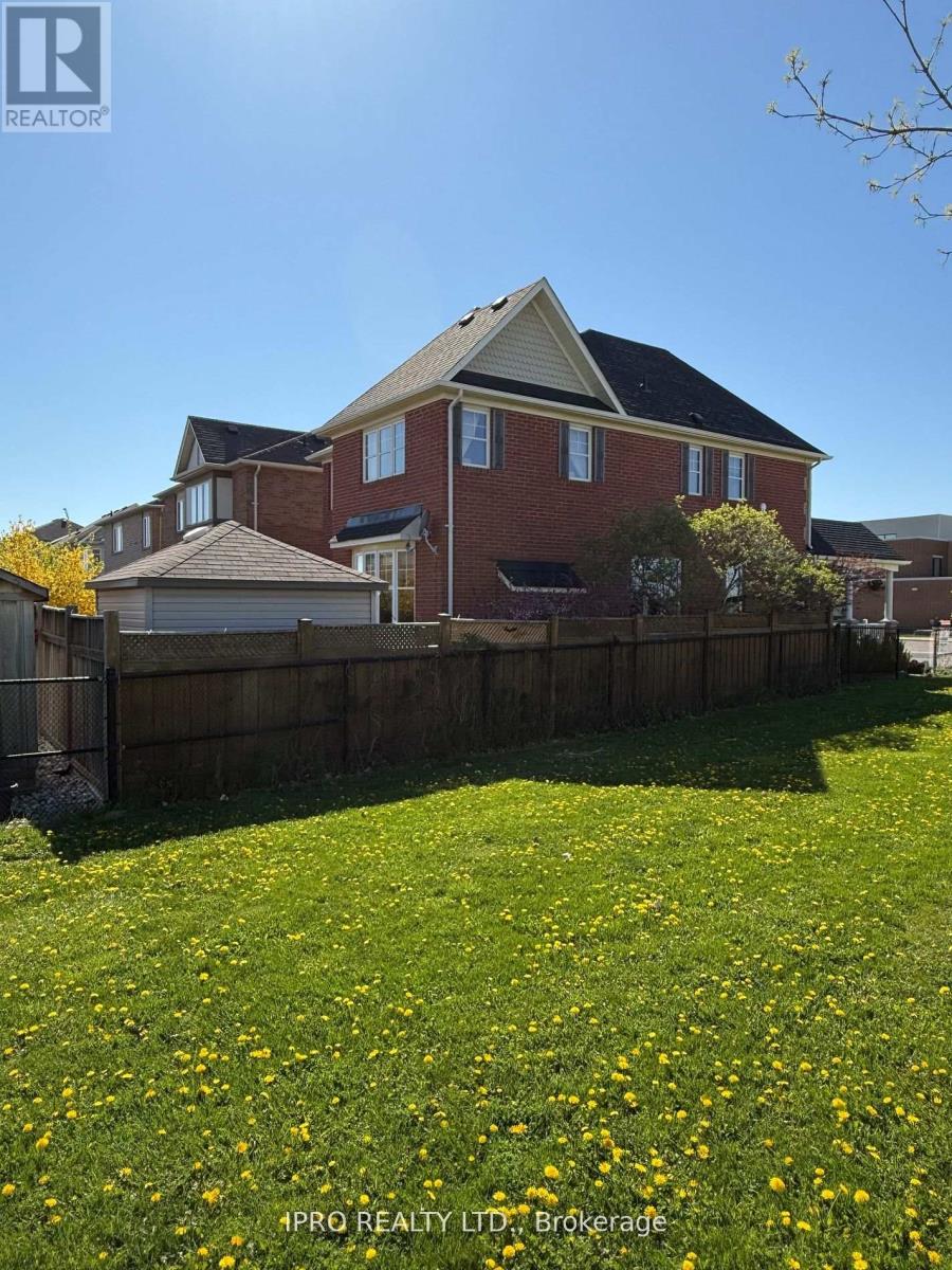 730 Bolingbroke Drive, Milton, Ontario  L9T 6Z3 - Photo 5 - W12200147