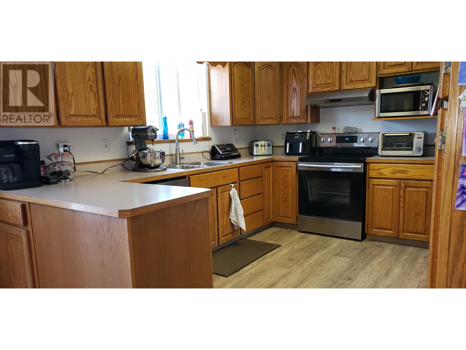 7036 93 Mile Frontage Road, 100 Mile House, British Columbia  V0K 2E2 - Photo 6 - R3012050