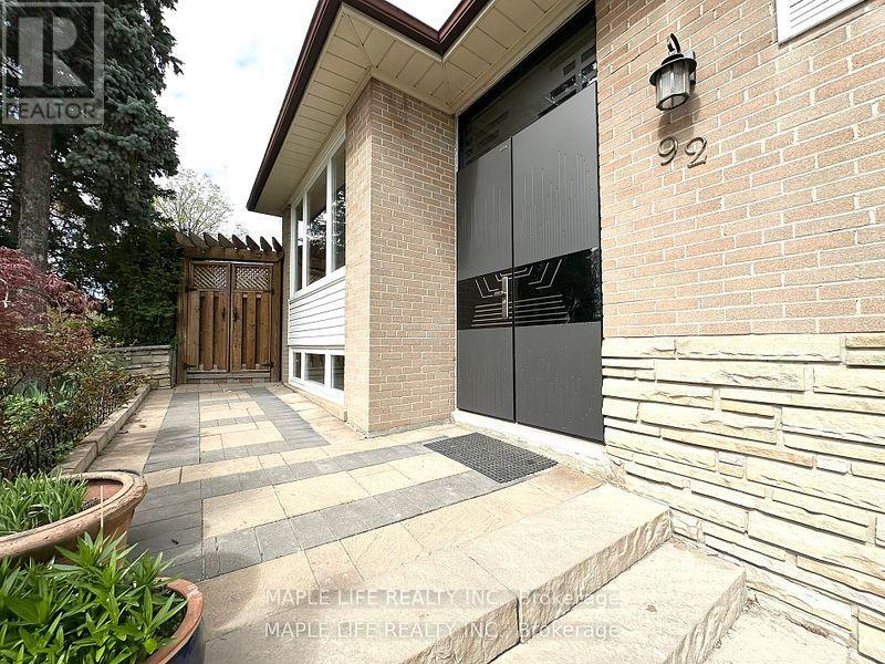 92 Rameau Drive, Toronto (Hillcrest Village), Ontario  M2H 1T9 - Photo 3 - C12200181