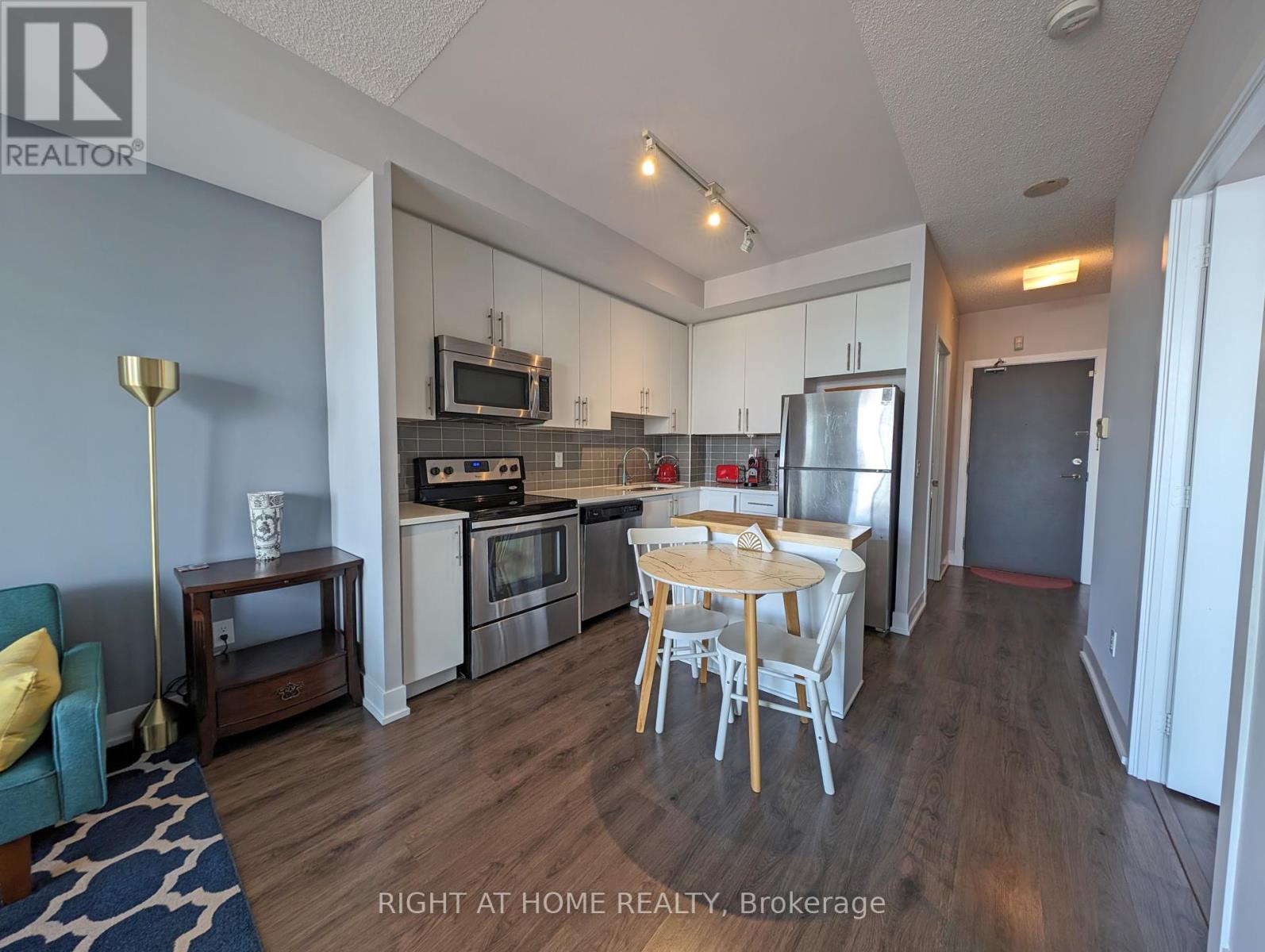 1005 - 68 Merton Street, Toronto, Ontario  M4S 1A1 - Photo 3 - C12200224
