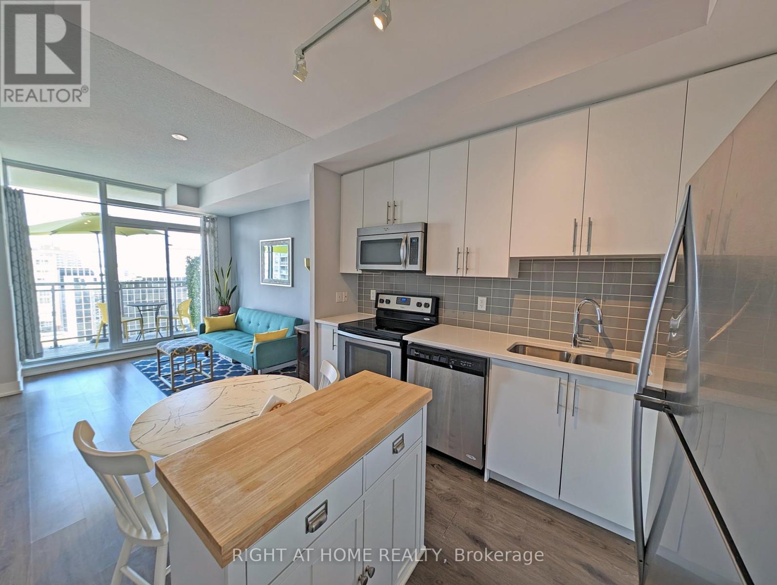 1005 - 68 Merton Street, Toronto, Ontario  M4S 1A1 - Photo 4 - C12200224