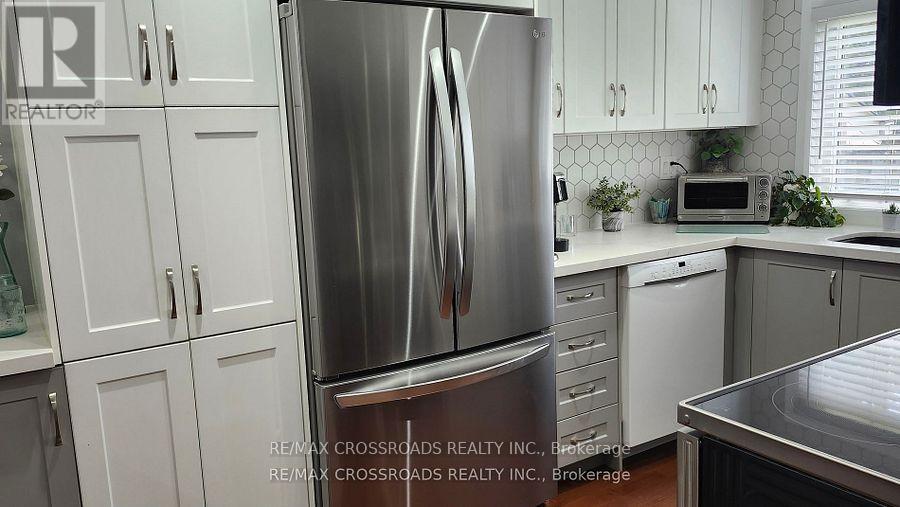 1932 Malden Crescent, Pickering, Ontario  L1V 3G5 - Photo 5 - E12200233