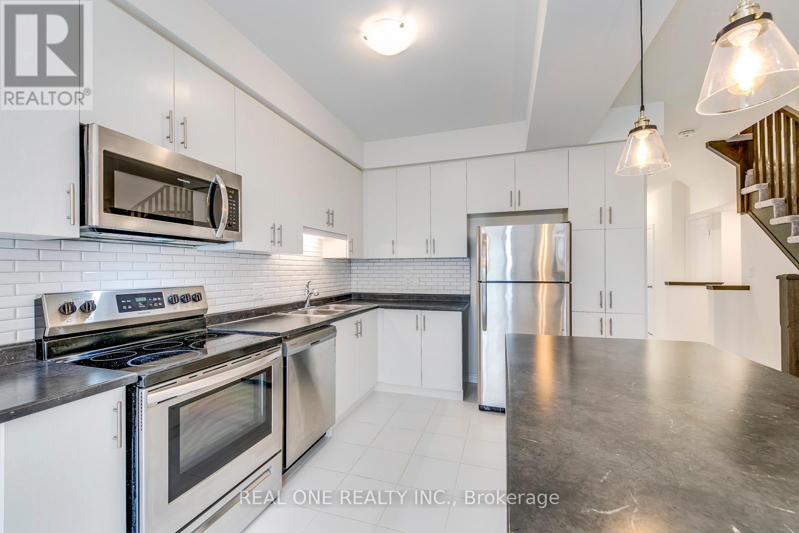 28 Garlent Avenue, Hamilton, Ontario  L9K 0J9 - Photo 11 - X12200089
