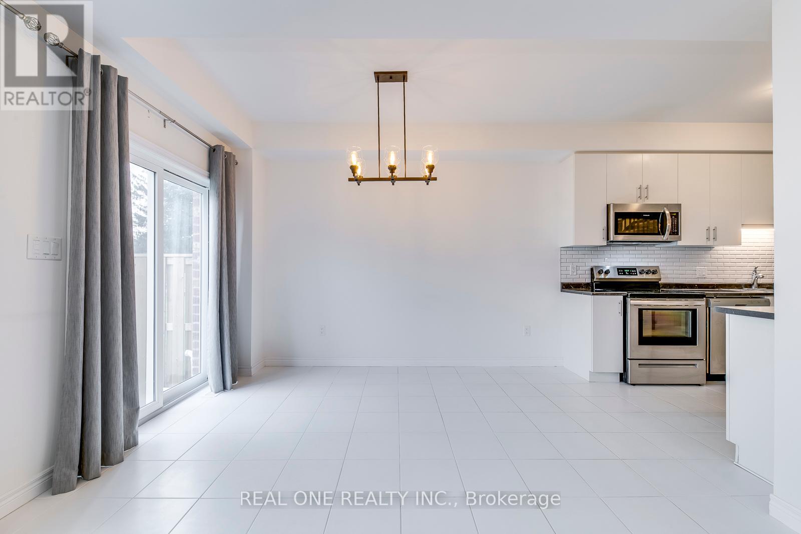 28 Garlent Avenue, Hamilton, Ontario  L9K 0J9 - Photo 7 - X12200089