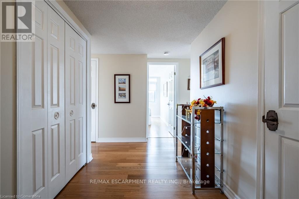 402 - 40 Harrisford Street, Hamilton (Red Hill), Ontario  L8K 6N1 - Photo 8 - X12200110