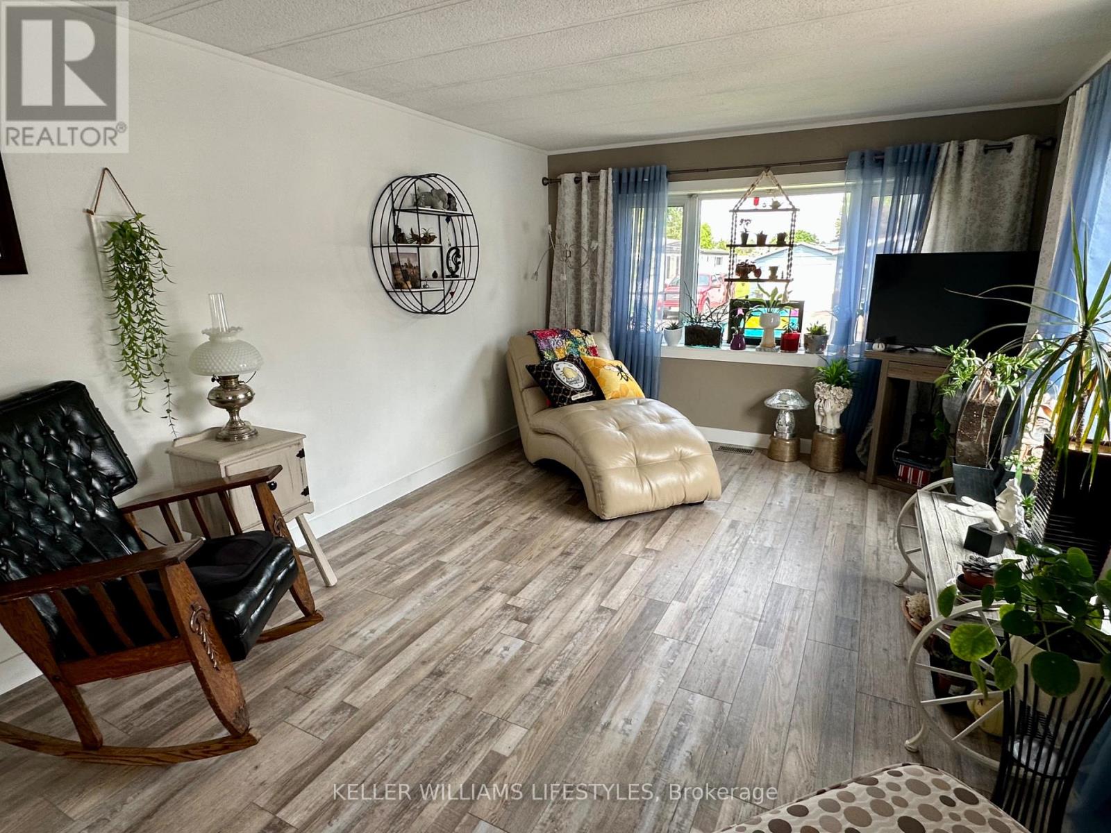 16 Velma Street, Strathroy-Caradoc, Ontario  N7G 3P4 - Photo 4 - X12200244