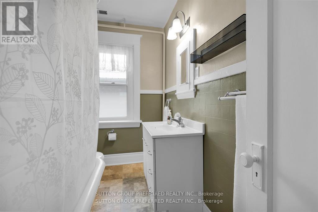 841 Dufferin Avenue, London East (East G), Ontario  N5W 3J9 - Photo 27 - X12200296