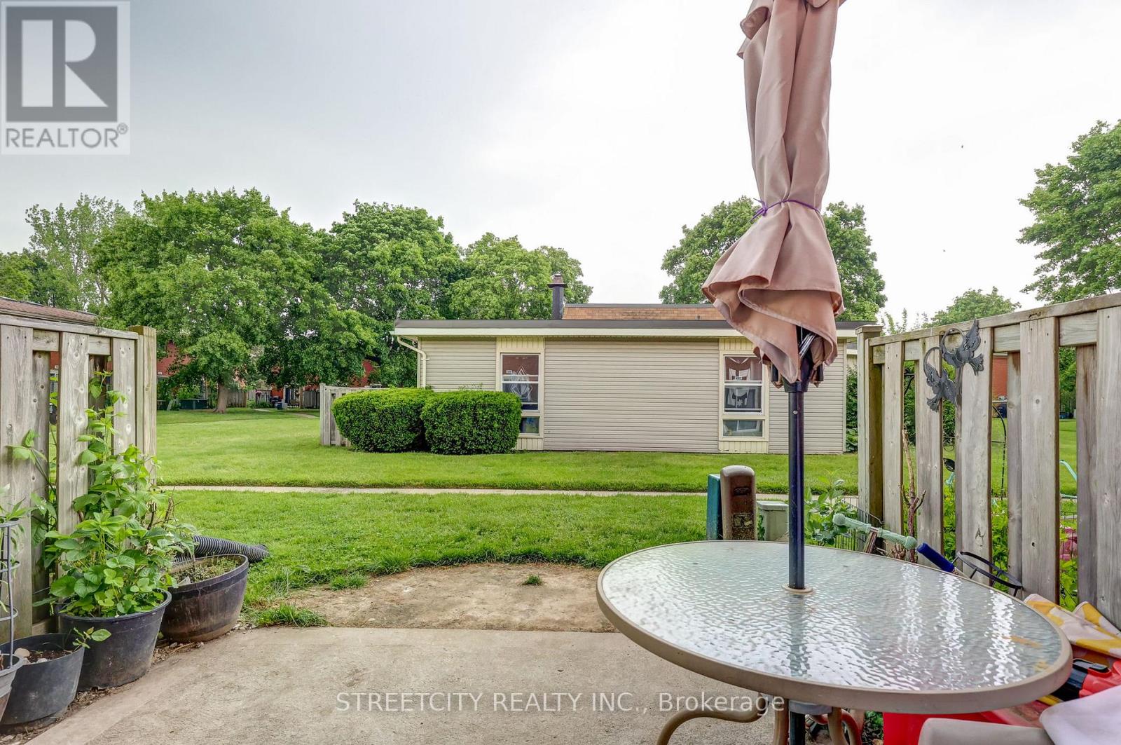 Photo 20 of 28 for 157 - 1090 Kipps Lane