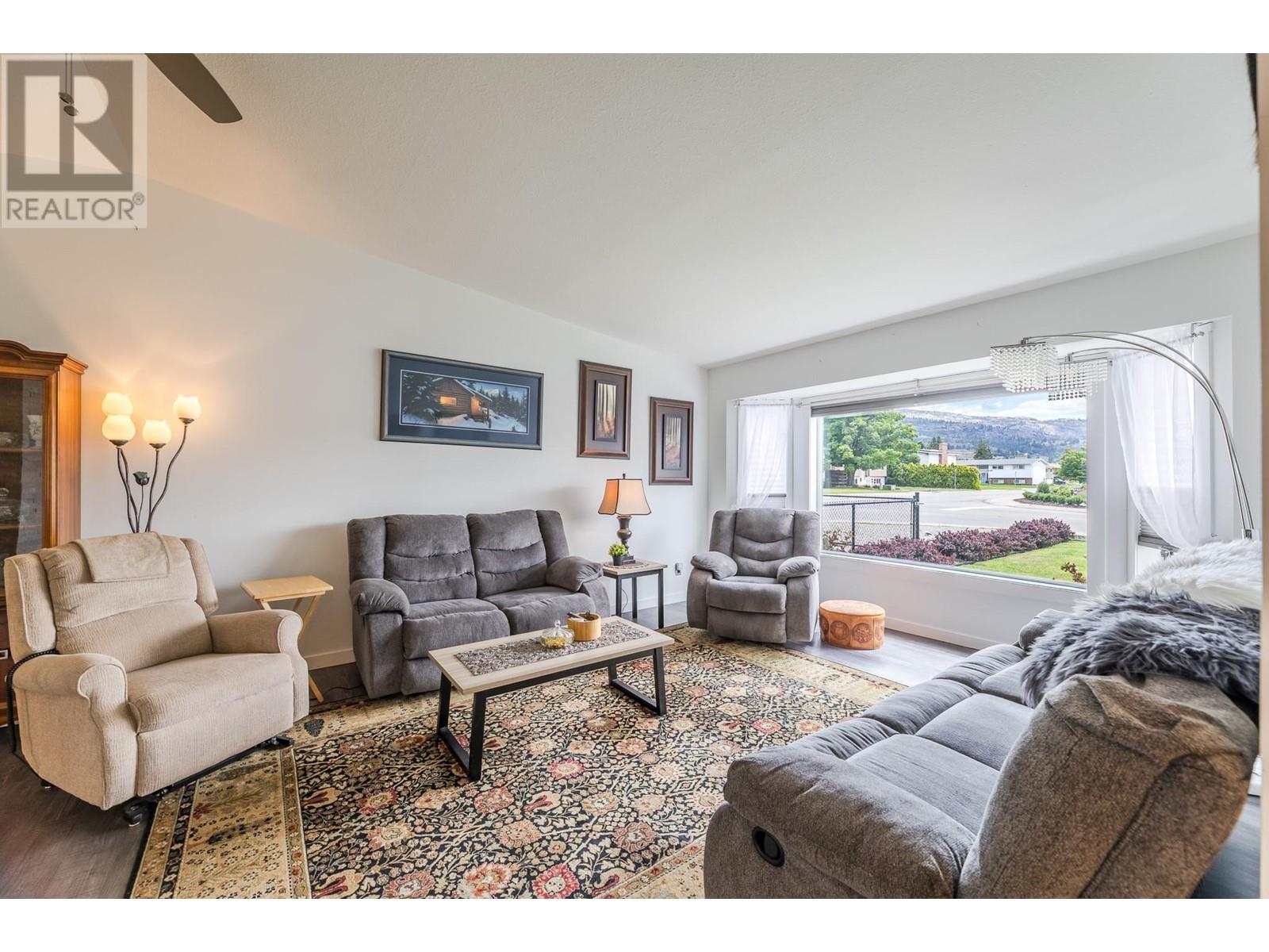 2357 Cornwall Drive, Penticton, British Columbia  V2A 7T1 - Photo 3 - 10350762
