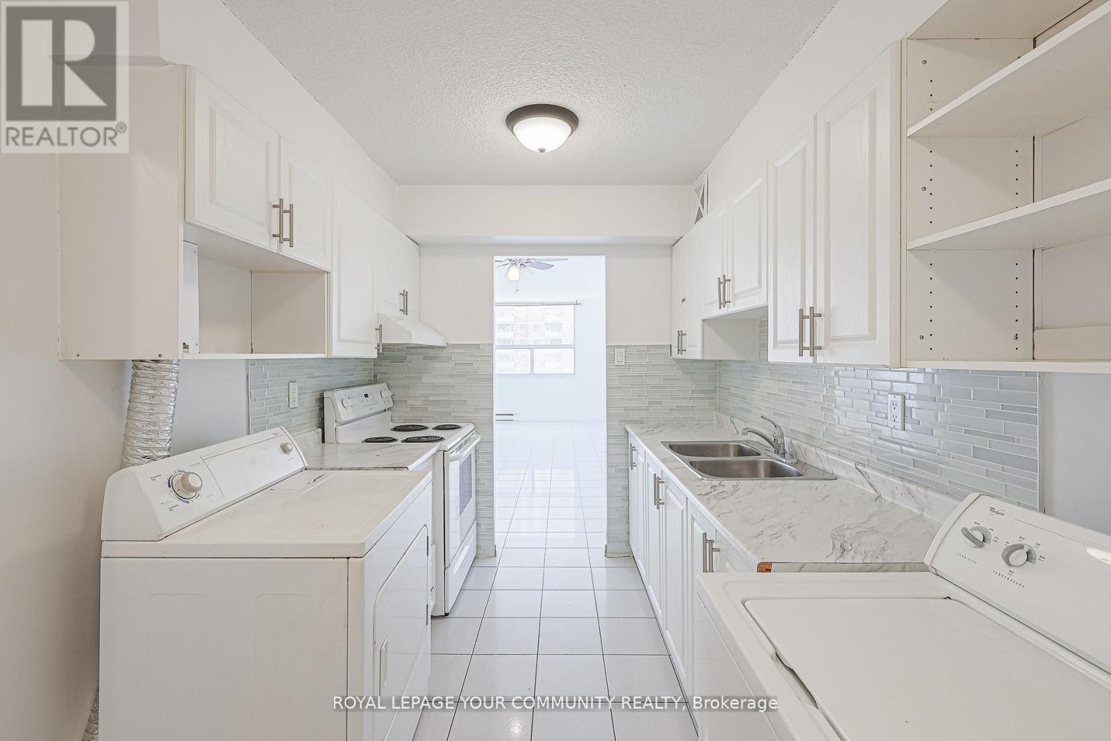 1011 - 10 Tobermory Drive, Toronto (Black Creek), Ontario  M3N 2Y5 - Photo 5 - W12200185