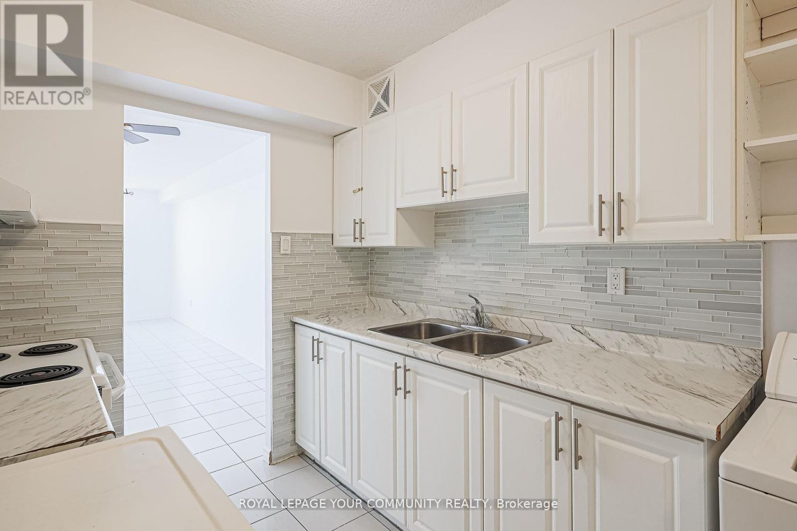 1011 - 10 Tobermory Drive, Toronto (Black Creek), Ontario  M3N 2Y5 - Photo 6 - W12200185