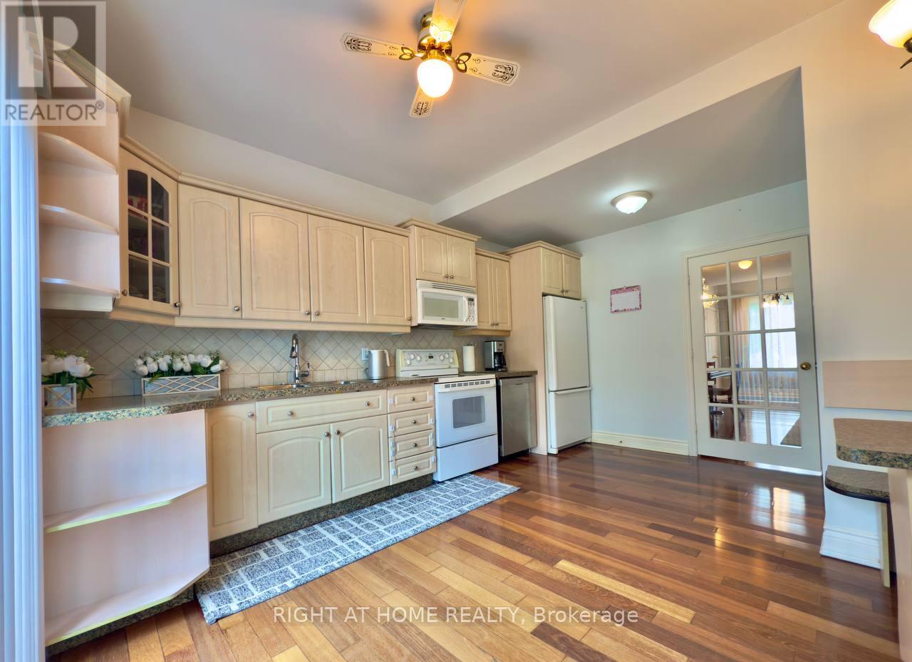 25 Burlingame Road, Toronto (Alderwood), Ontario  M8W 1Y7 - Photo 11 - W12200210