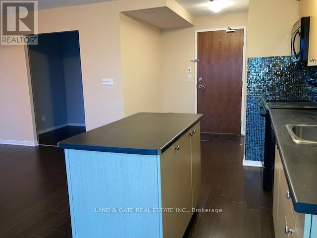 1602 - 215 Queen Street E, Brampton, Ontario  L6V 0A9 - Photo 14 - W12200356