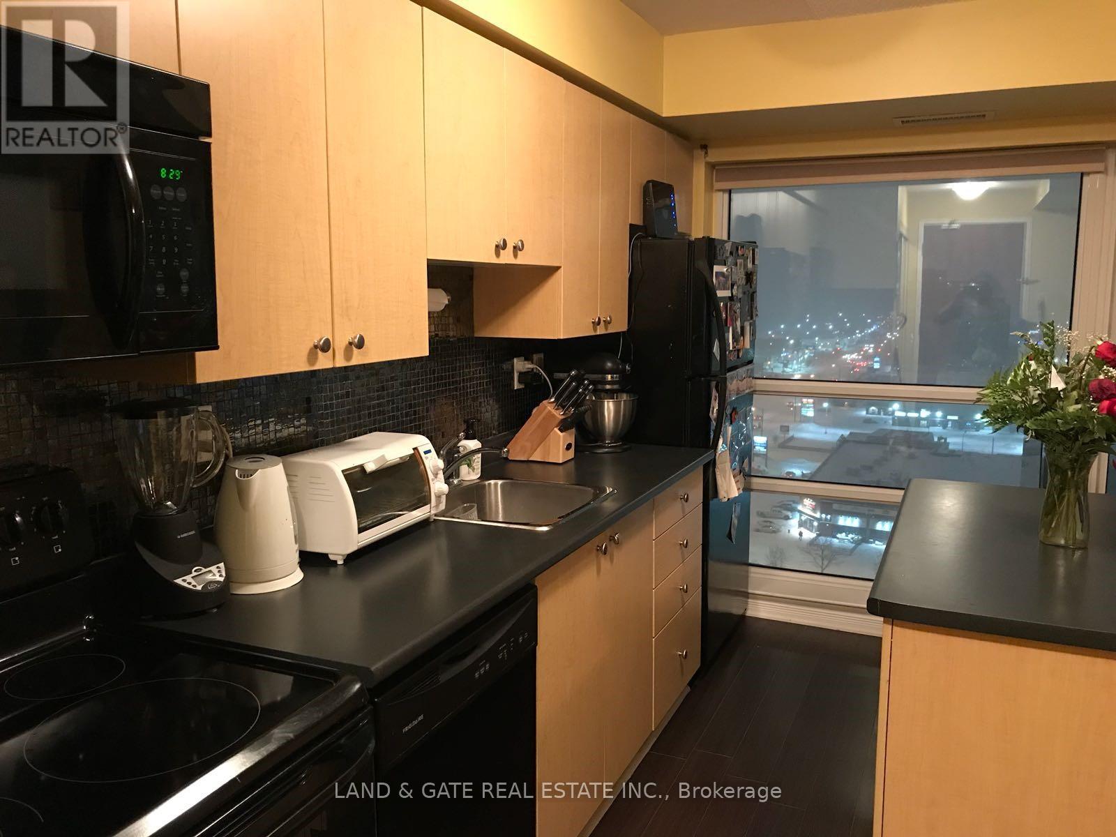 1602 - 215 Queen Street E, Brampton, Ontario  L6V 0A9 - Photo 7 - W12200356