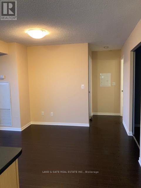 1602 - 215 Queen Street E, Brampton, Ontario  L6V 0A9 - Photo 9 - W12200356
