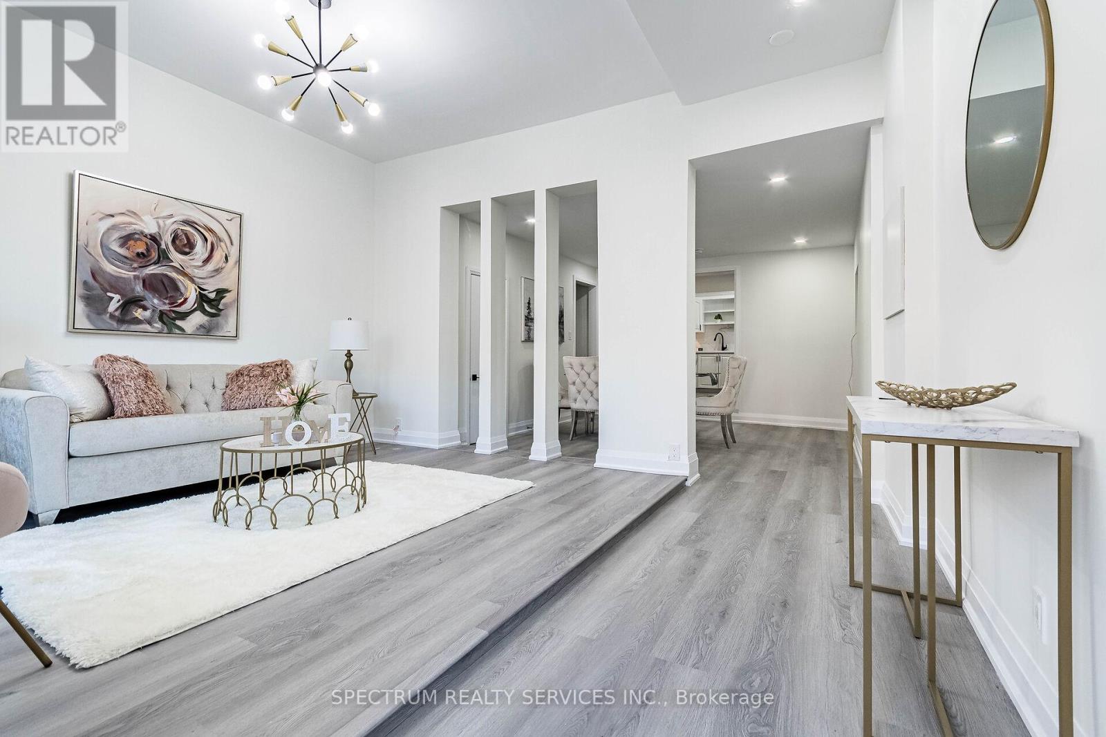 135 East Avenue N, Hamilton (Landsdale), Ontario  L8L 5H8 - Photo 5 - X12200164