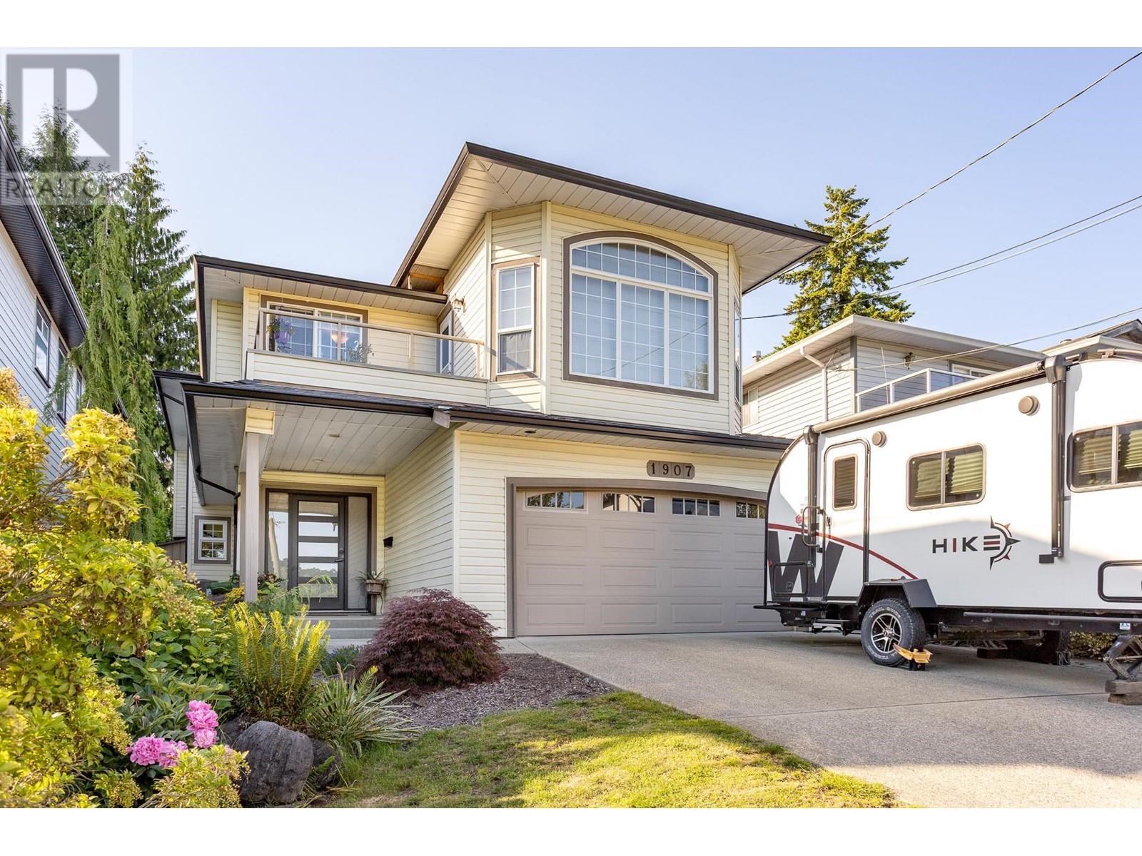 1907 HARBOUR STREET, port coquitlam, British Columbia