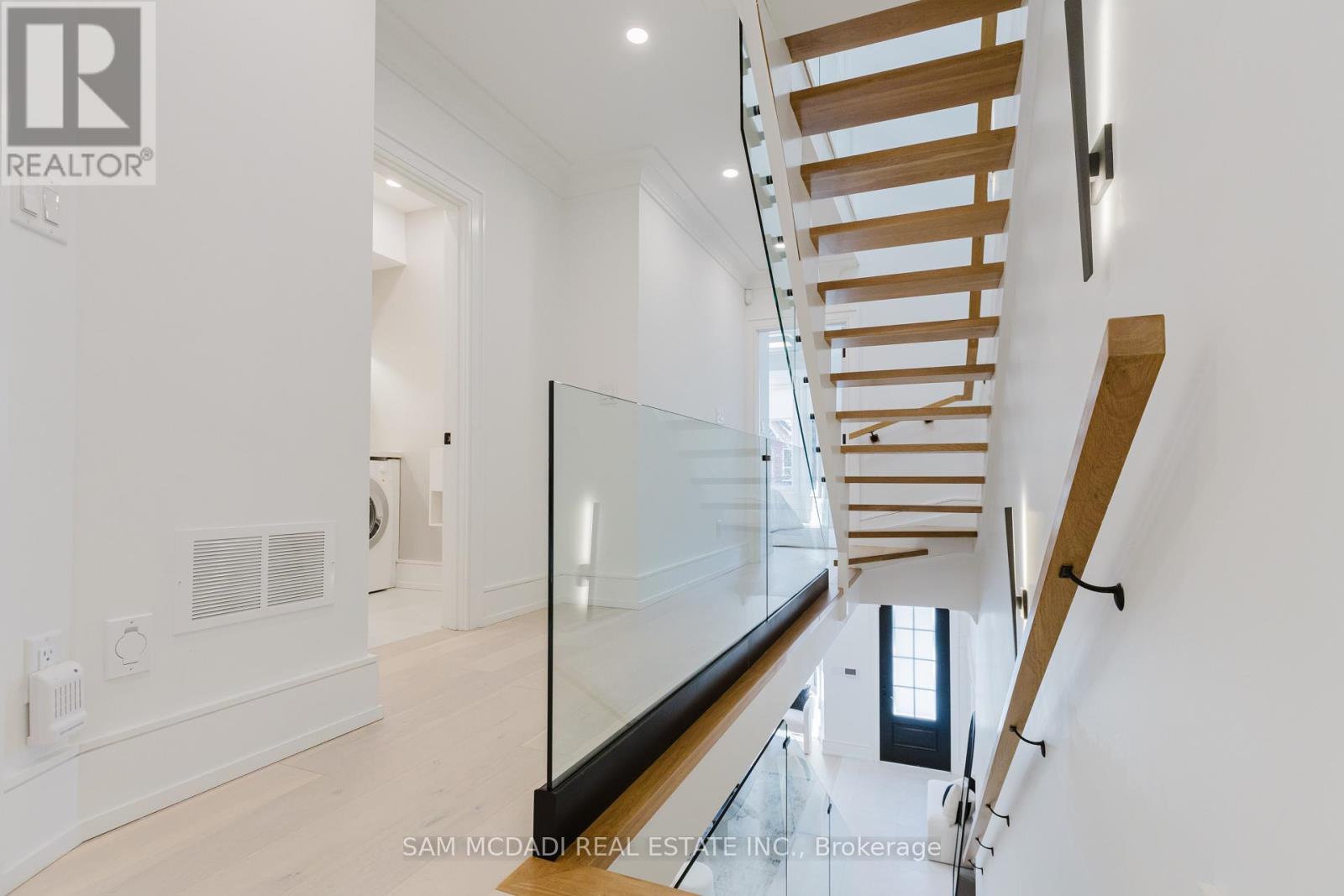 129 Beaconsfield Avenue, Toronto, Ontario  M6J 3J5 - Photo 16 - C12059549
