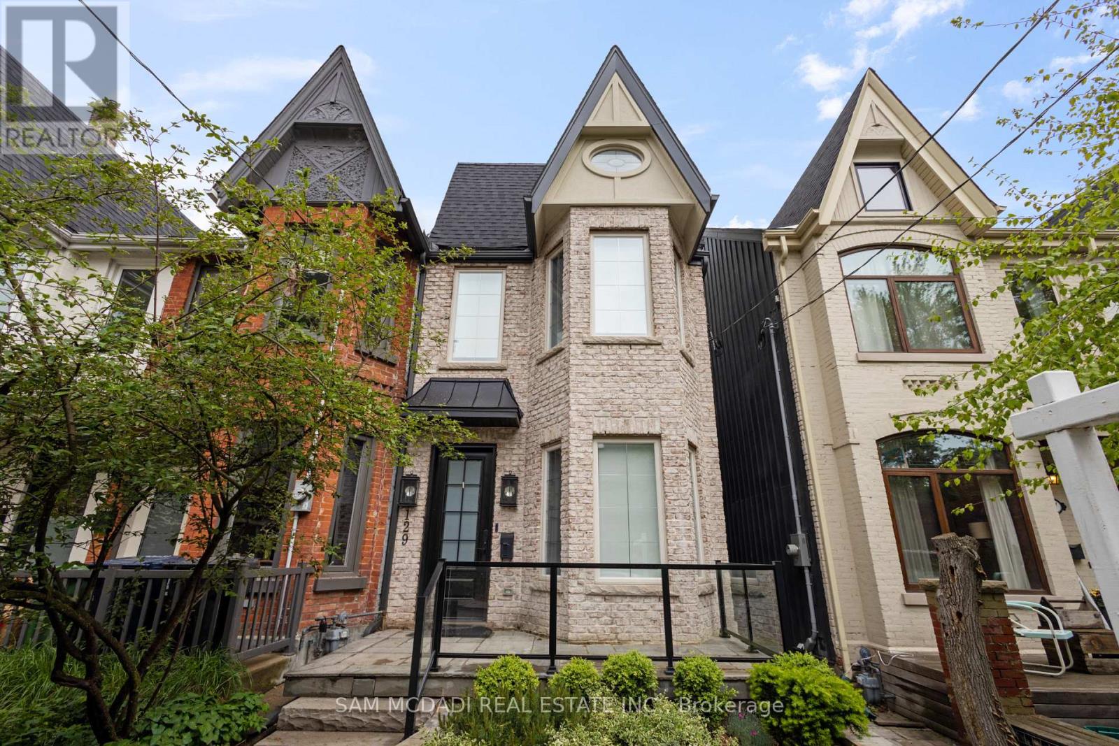 129 Beaconsfield Avenue, Toronto, Ontario  M6J 3J5 - Photo 2 - C12059549