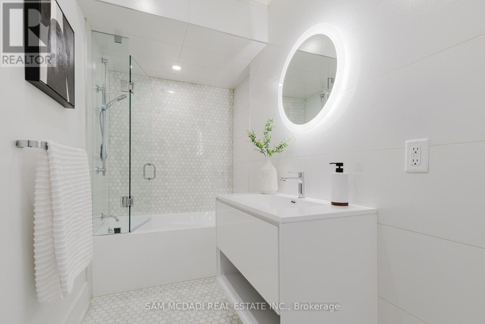 129 Beaconsfield Avenue, Toronto, Ontario  M6J 3J5 - Photo 25 - C12059549