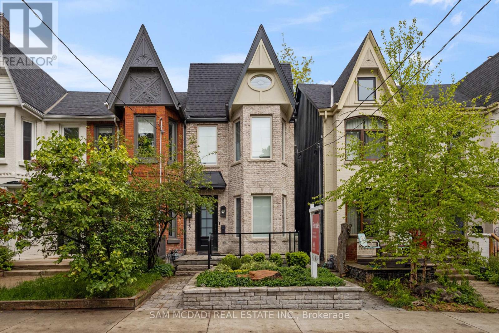 129 BEACONSFIELD AVENUE, Toronto, Ontario