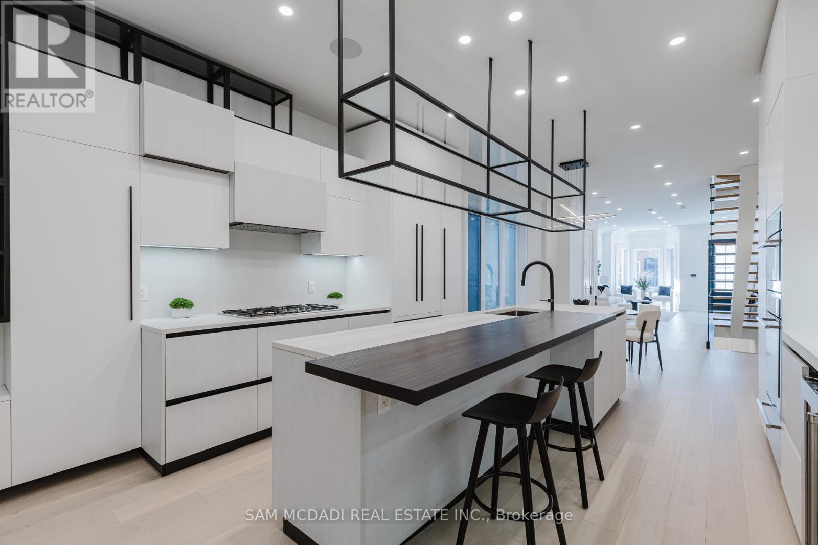 129 Beaconsfield Avenue, Toronto, Ontario  M6J 3J5 - Photo 11 - C12059549