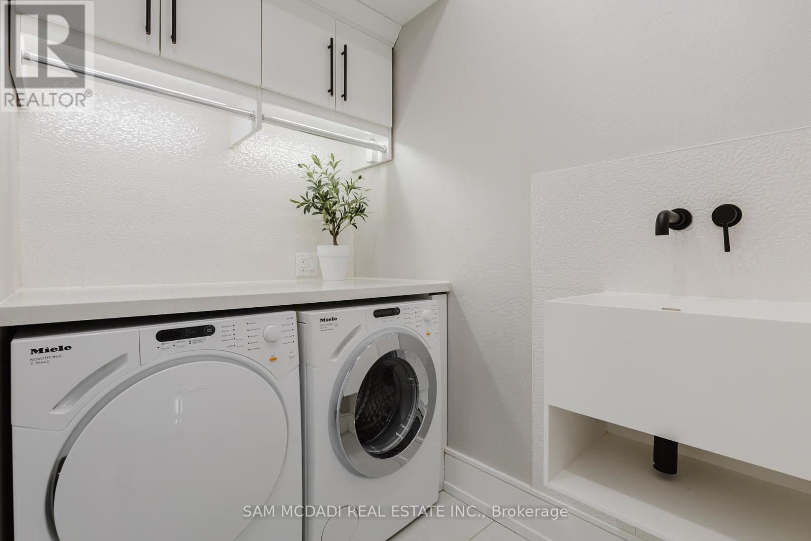 129 Beaconsfield Avenue, Toronto, Ontario  M6J 3J5 - Photo 28 - C12059549
