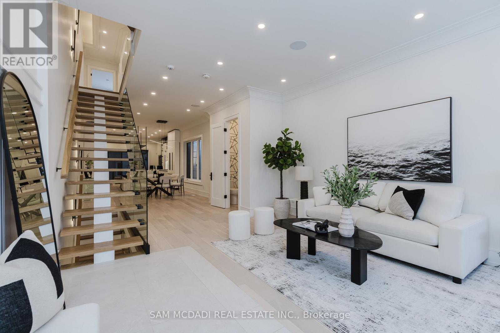 129 Beaconsfield Avenue, Toronto, Ontario  M6J 3J5 - Photo 6 - C12059549