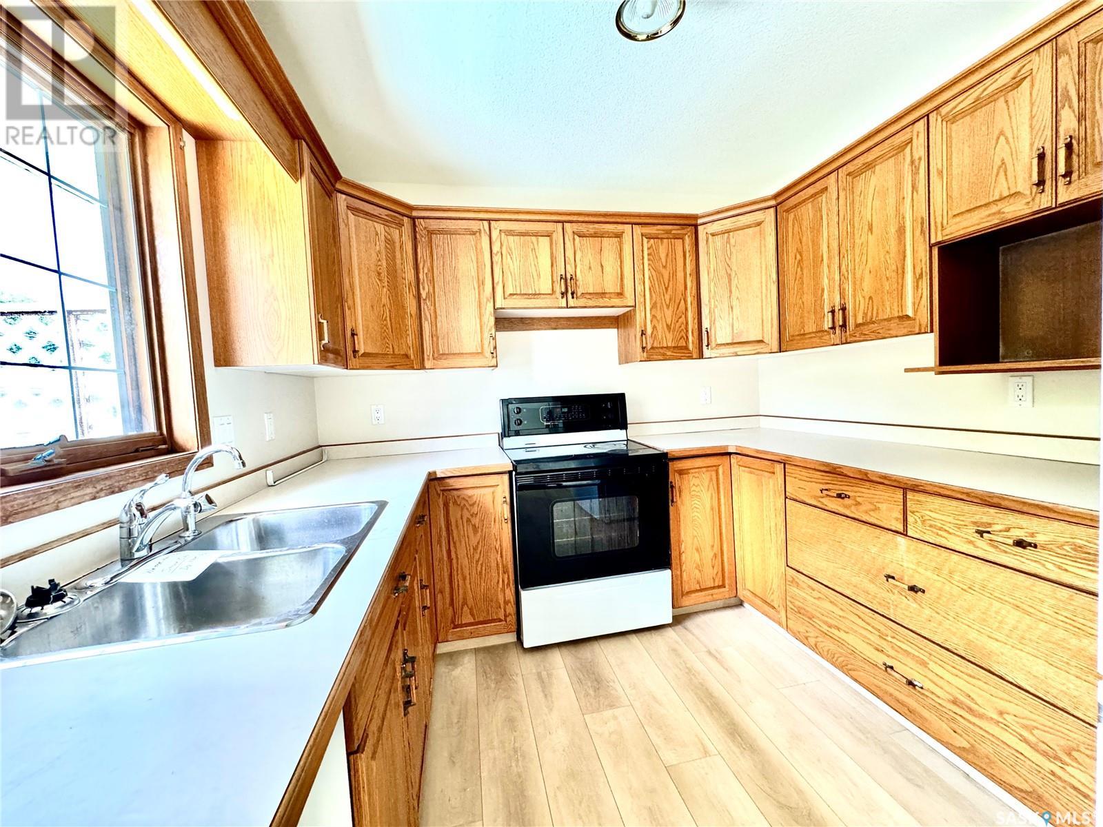 1118 Selo Place, Regina, Saskatchewan  S4S 3W9 - Photo 7 - SK998729