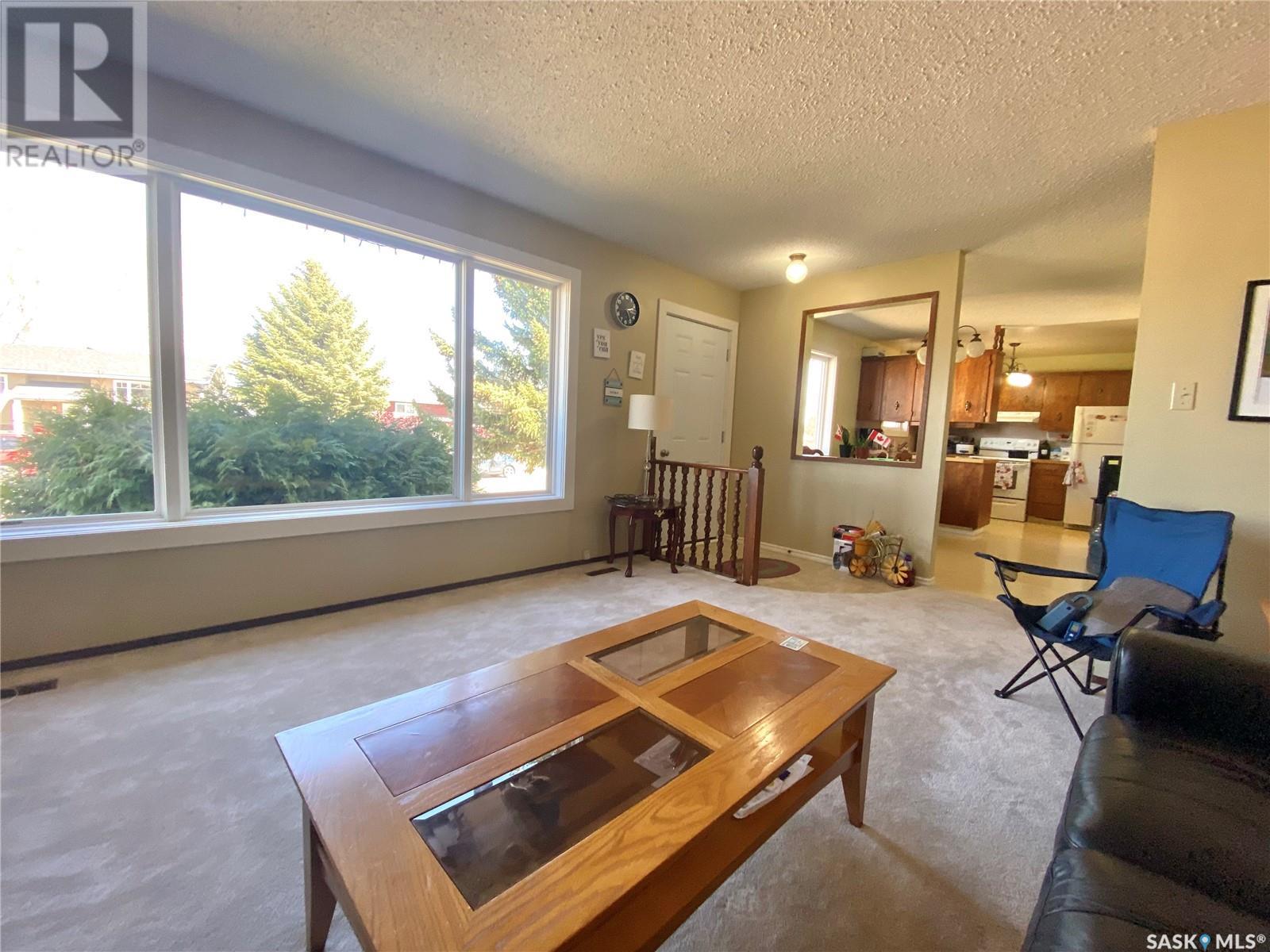 Property at 362 Powell CRESCENT image 3