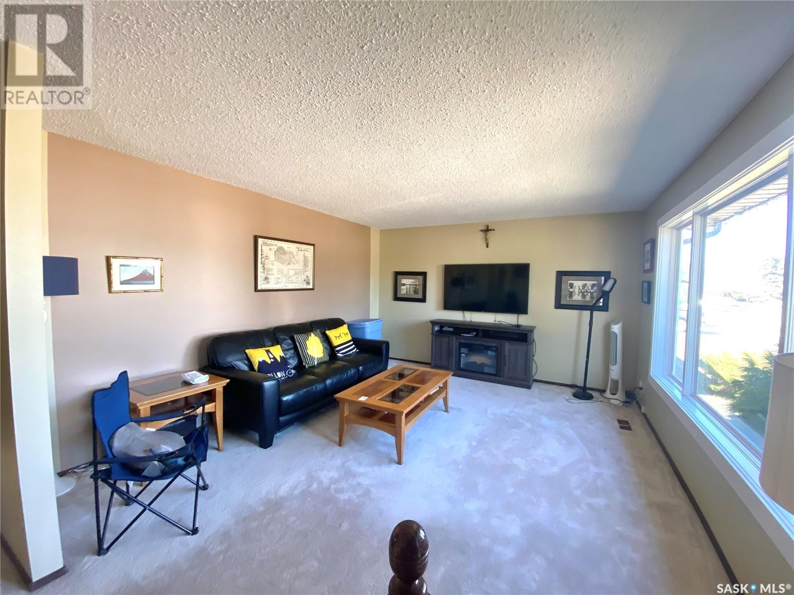 Property at 362 Powell CRESCENT image 5
