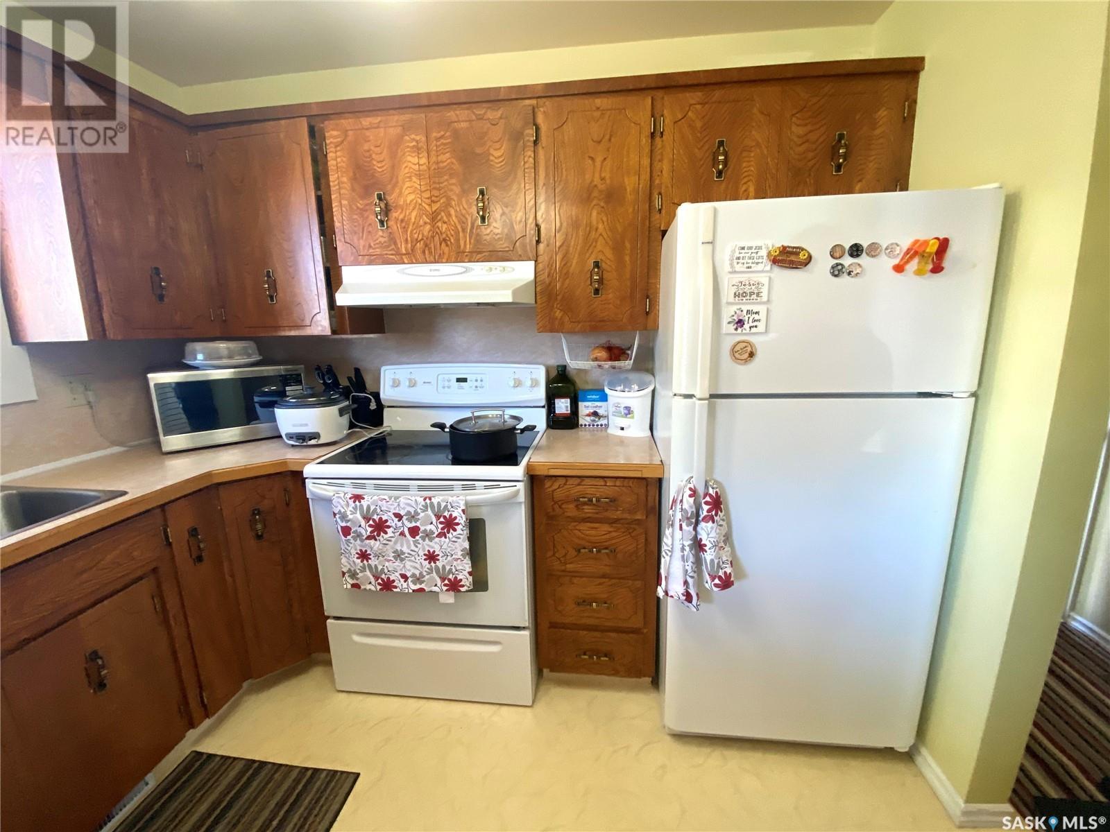 362 Powell Crescent, Swift Current, Saskatchewan  S9H 4L7 - Photo 6 - SK008425