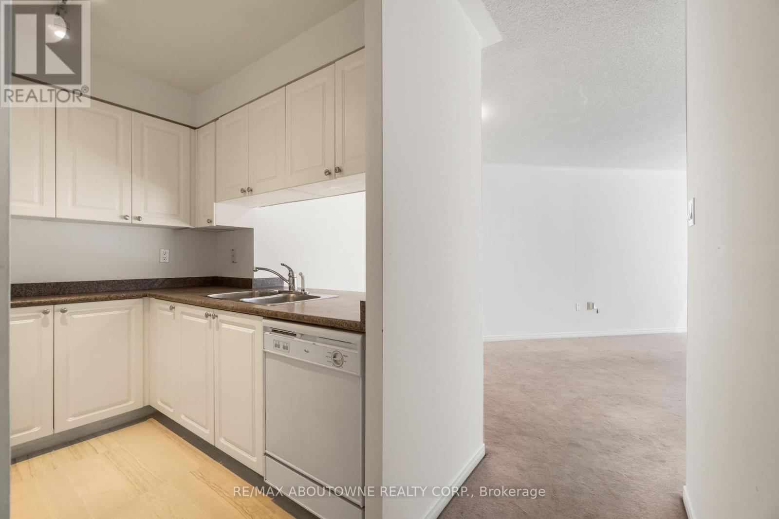 805 - 887 Bay Street, Toronto, Ontario  M5S 3K4 - Photo 13 - C12200335