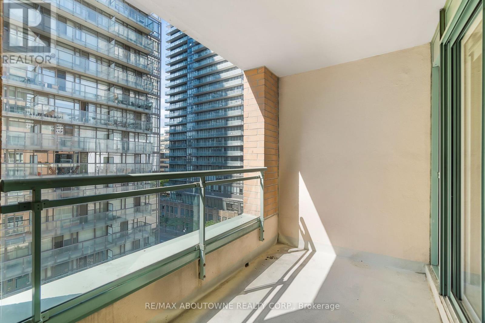 805 - 887 Bay Street, Toronto, Ontario  M5S 3K4 - Photo 17 - C12200335