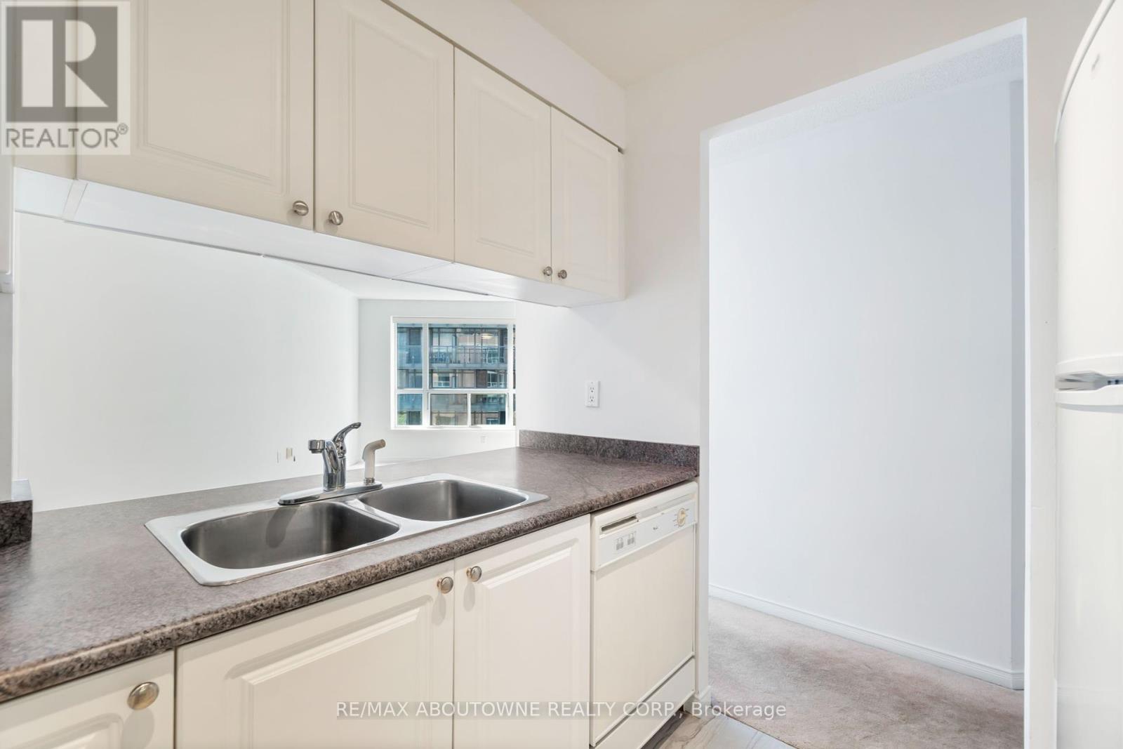 805 - 887 Bay Street, Toronto, Ontario  M5S 3K4 - Photo 7 - C12200335