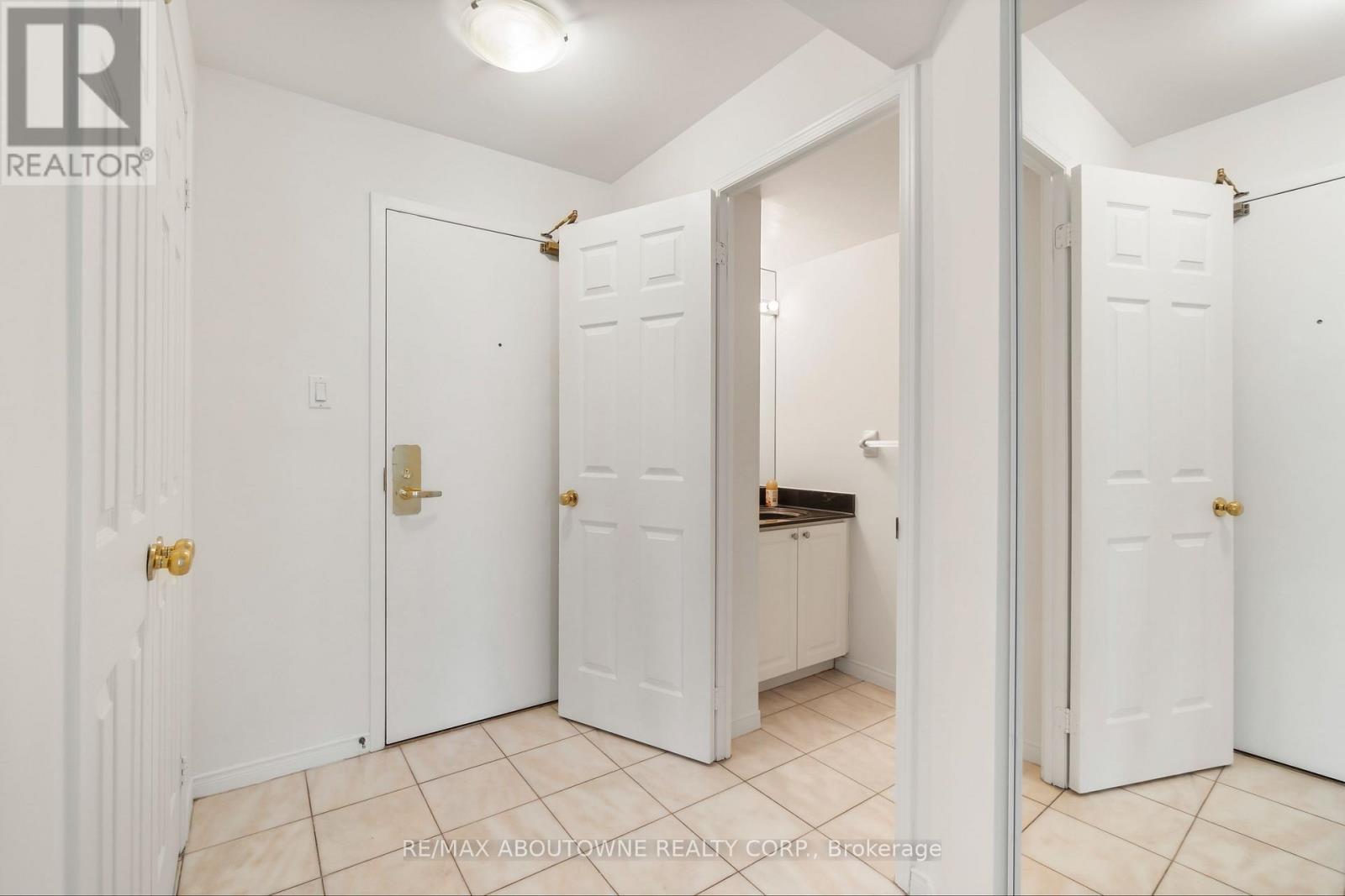 805 - 887 Bay Street, Toronto, Ontario  M5S 3K4 - Photo 8 - C12200335