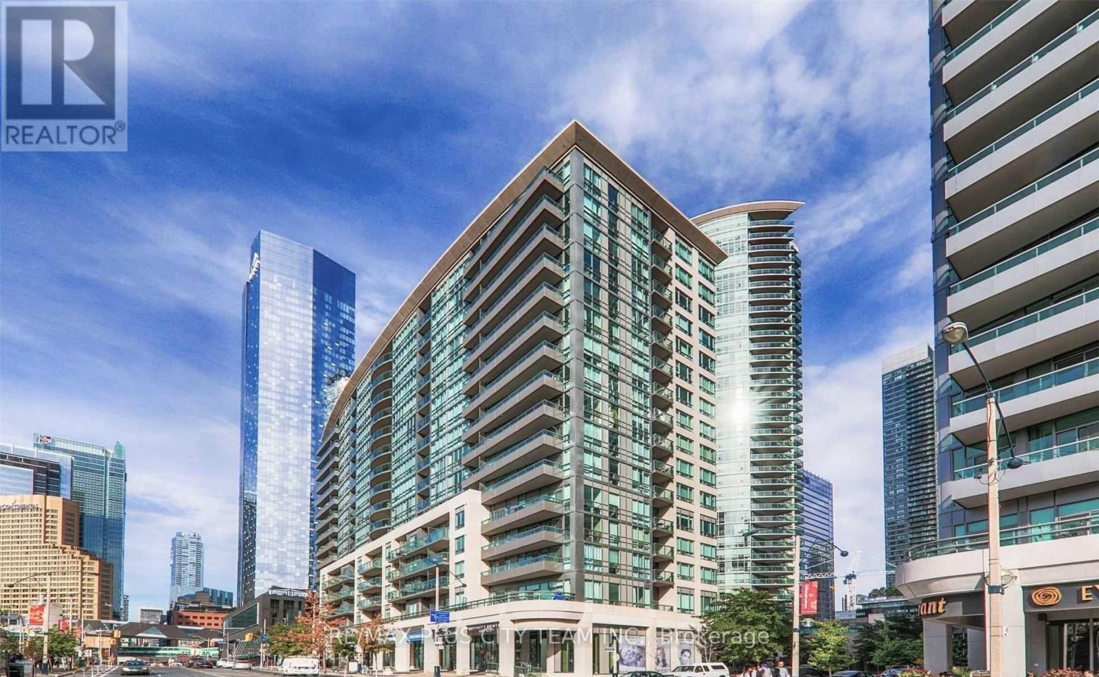 522 - 51 LOWER SIMCOE STREET, Toronto, Ontario