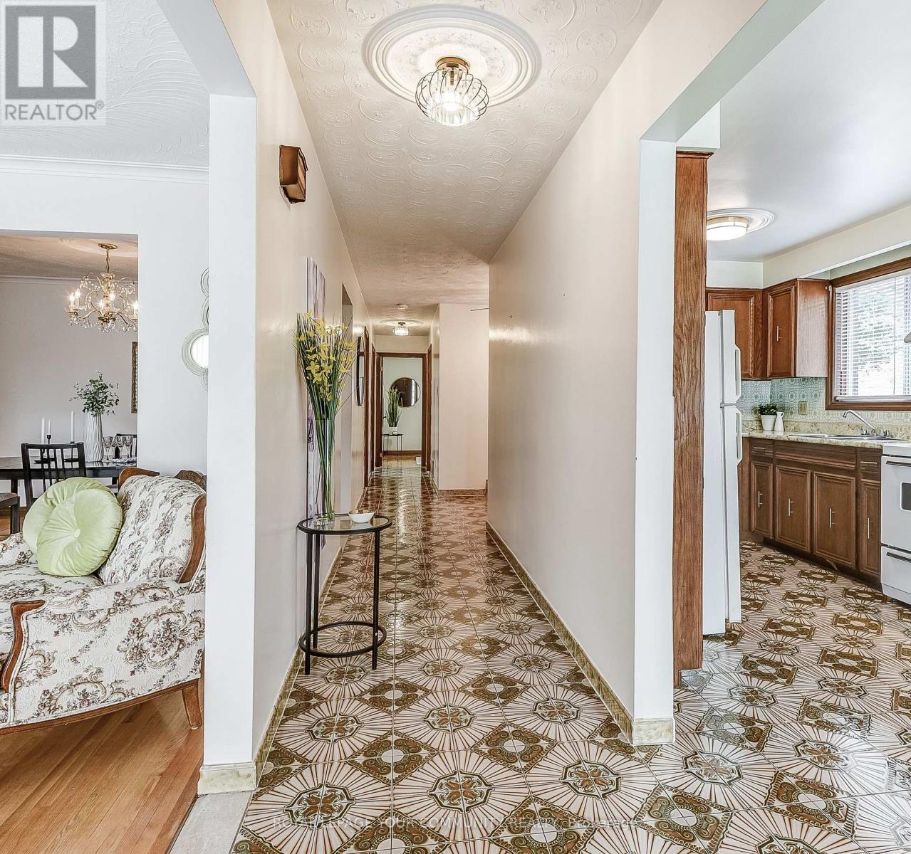 30 Phillip Avenue, Toronto, Ontario  M1N 3P9 - Photo 3 - E12200389